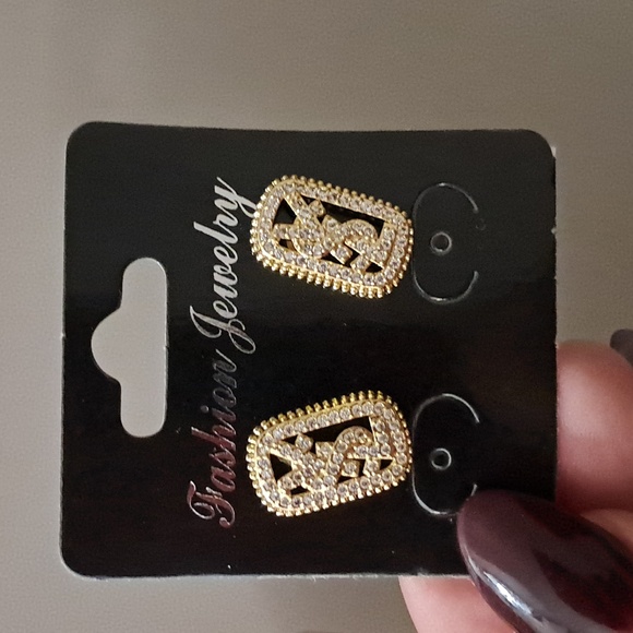 Chic Gold-Tone Fashion Earrings - Picture 2 of 3